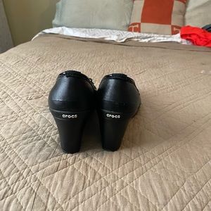 $25 black crocs wedges shoe